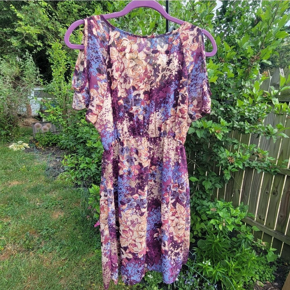 Cold Shoulder Midi Dress - Picture 5 of 9